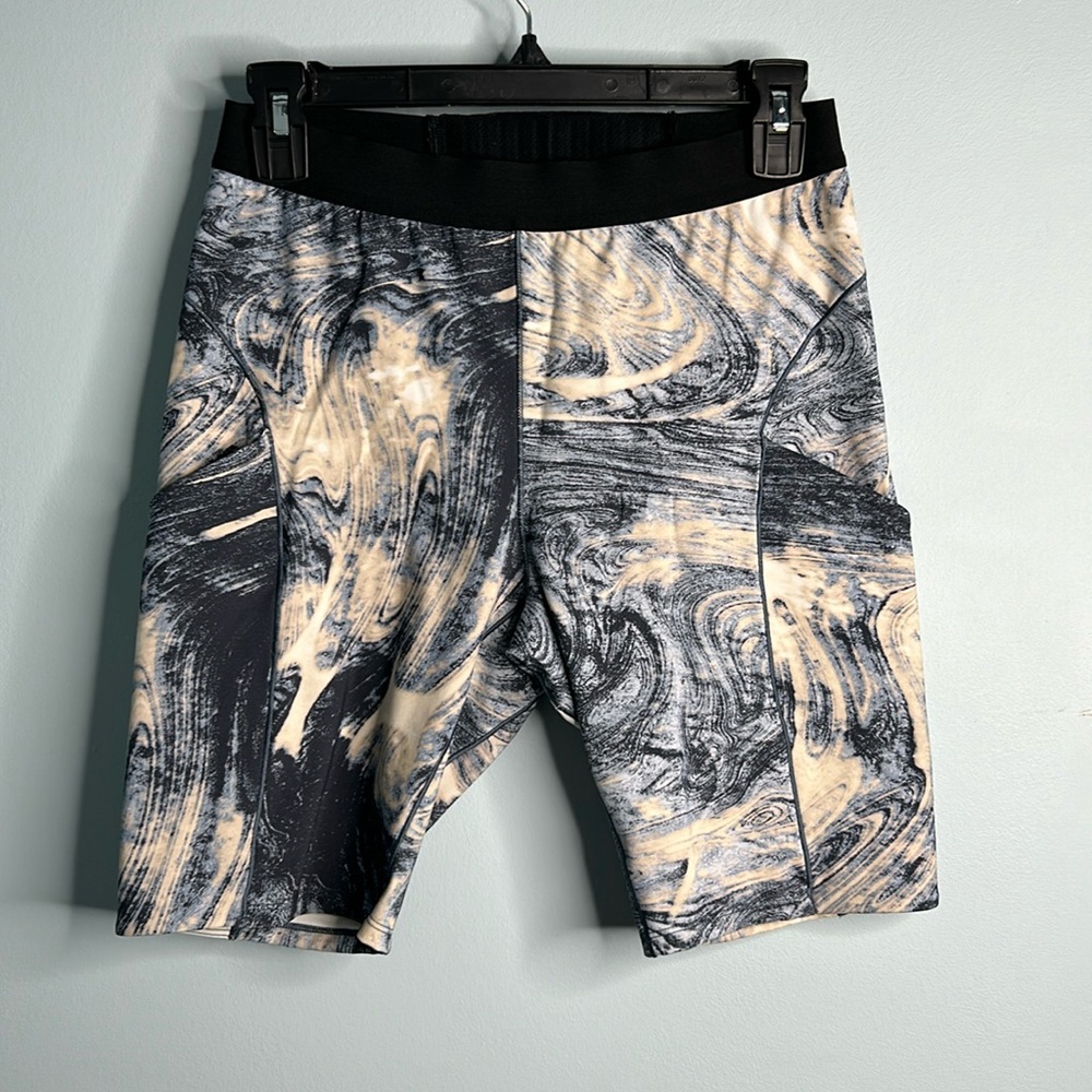 Lululemon biker shorts size 8